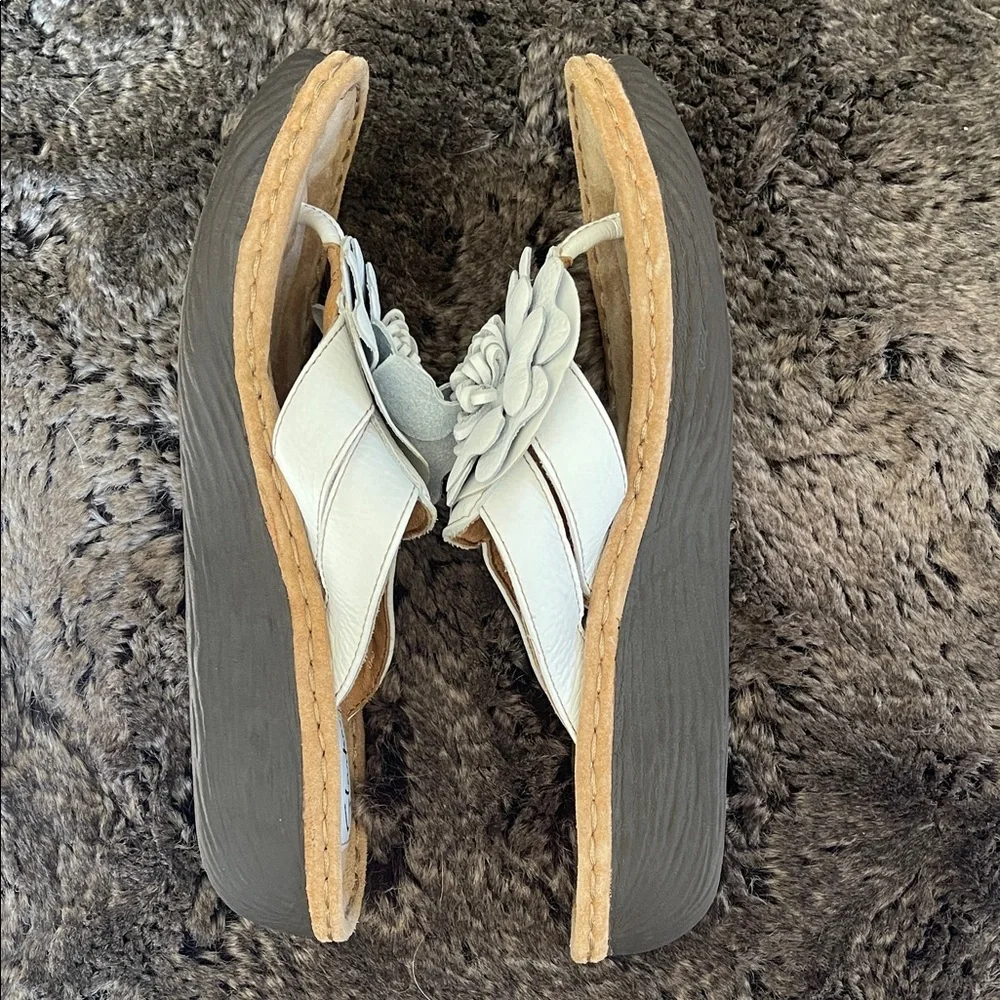 Clarks Women's White and Cream Floral Sandals - Picture 5 of 9